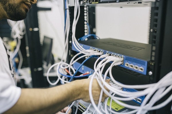 comparing virtualization and cloud