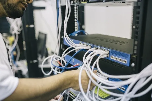comparing virtualization and cloud