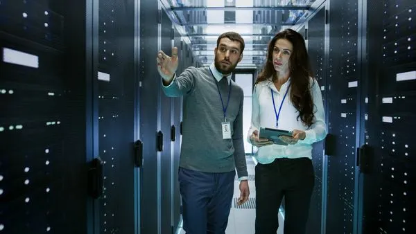 what is a hybrid cloud strategy