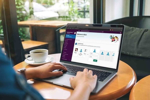 slack direct messaging service